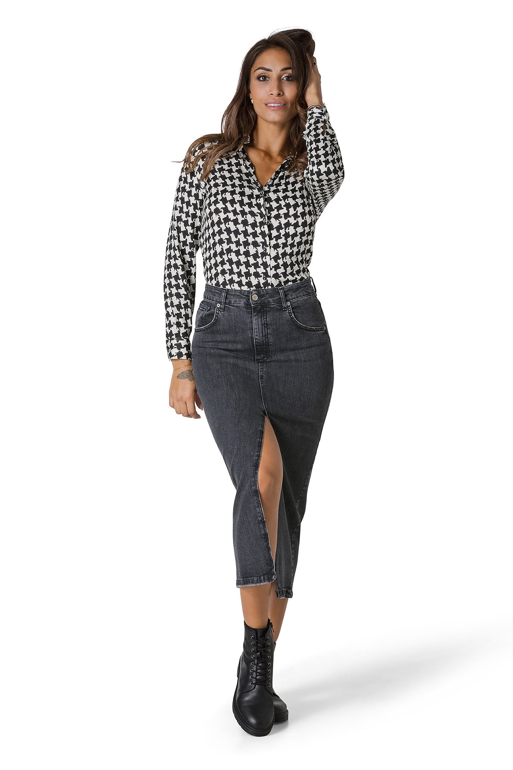 SLIT SKIRT ON THE FRONT – And Camicie