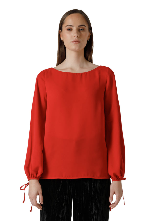 BLUSA CON SCOLLO A BARCHETTA