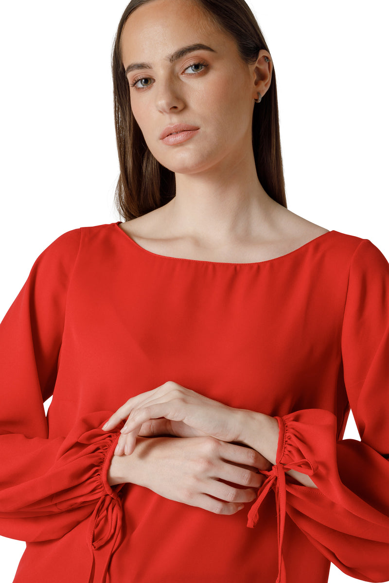 BLUSA CON SCOLLO A BARCHETTA