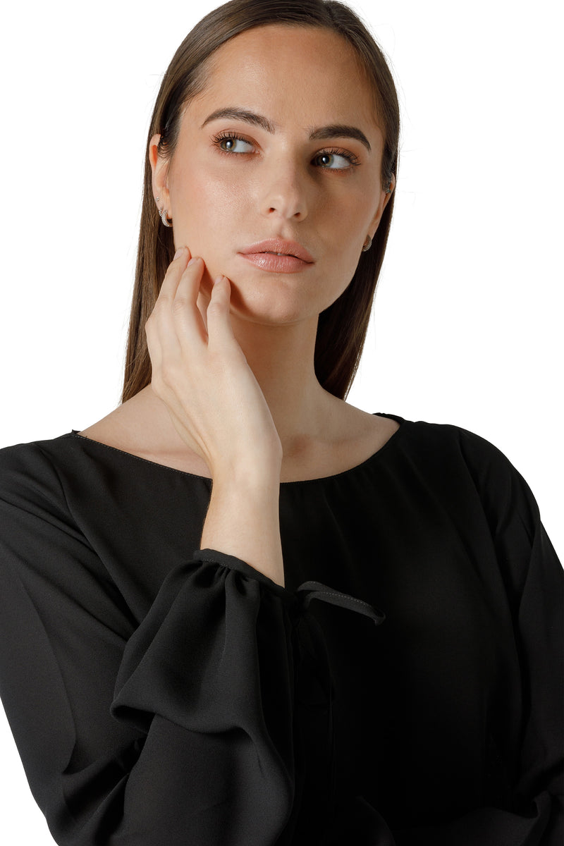 BLUSA CON SCOLLO A BARCHETTA
